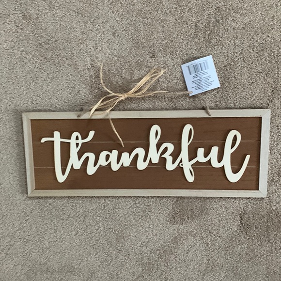 NWT Birch & Vine Cursive “Thankful” Decoration Wall Mural - Picture 1 of 5